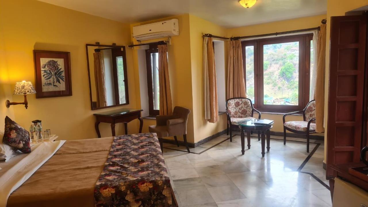 Kesar Bhawan Palace Mount Abu Esterno foto