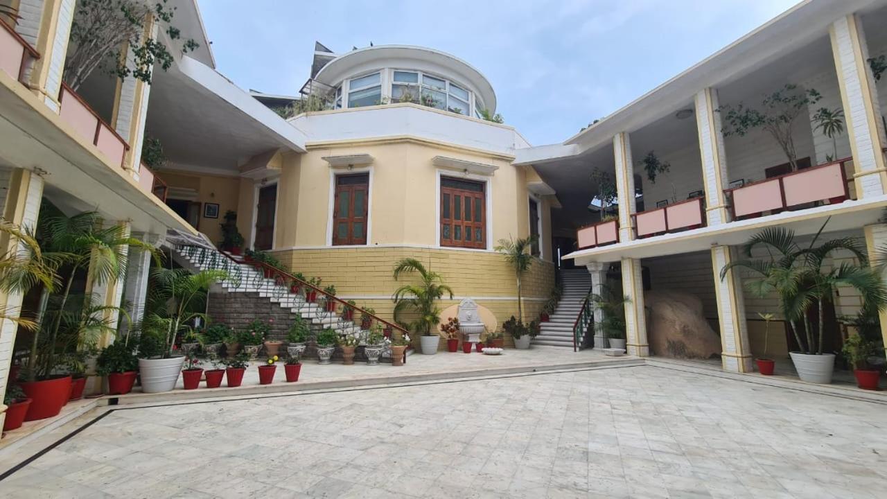 Kesar Bhawan Palace Mount Abu Esterno foto