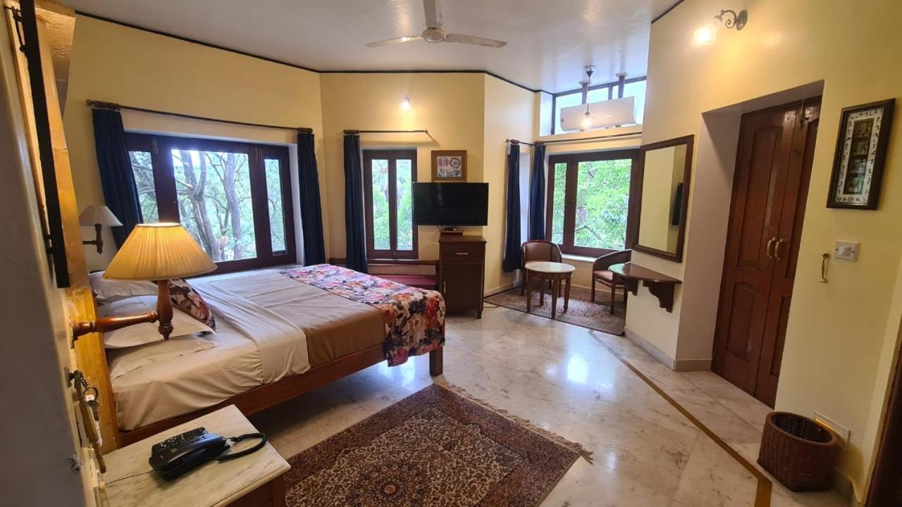 Kesar Bhawan Palace Mount Abu Esterno foto