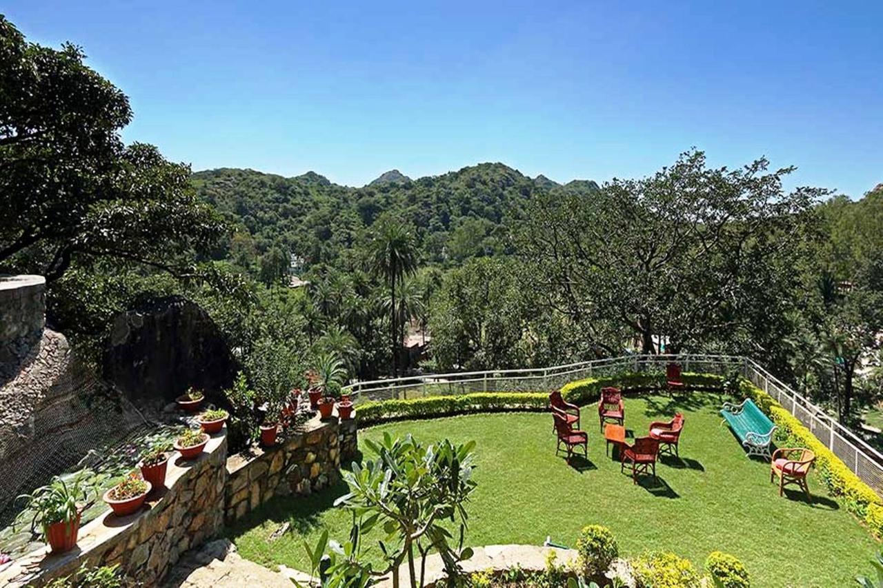 Kesar Bhawan Palace Mount Abu Esterno foto